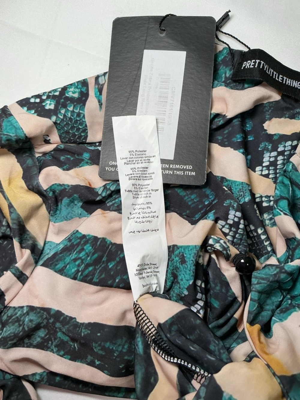 Twist-Front Keyhole Long-Sleeve Crop Top - Teal/Black Print - Picture 6 of 6